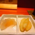 鮨 おさむ -  ガリ二種