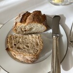 邸宅レストラン　雅俗山荘 - 焼きたてパン2種　おかわりできます♡