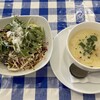 POLI KALA - セットの内容／何か卵焼き？ぽいものがが入ってるサラダはバルサミコ味
卵とレモンを使ったスープ、美味しい〜〜