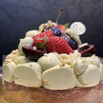 パティスリー リョーコ - このピスタチオクリームのムギュっと感がたまらぬ