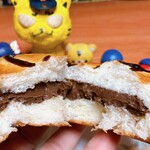 フレッシュベーカリー・グリム - 中身は、チョコレートでした　※チョコレートに、旨いものなし
