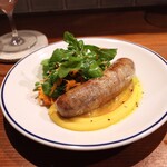 Hachihare - 自家製ソーセージとサラダ