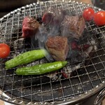 焼肉 たて×よこ 大阪本町本店 - 表面をしっかり焼いて中は赤いまま♡柔らかくて美味しい♡(*´～｀*)ŧ‹"ŧ‹"ŧ‹"