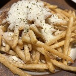 韓国料理 イチサン - スパイシーソルトとペコリーノチーズのポテトフライ