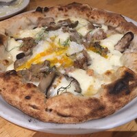 アダッキオ - ピザ　ビスマルクビアンコ Bismarck Bianco 