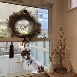 レ・カドゥ・サンセ - ツリーのクッキーは5年ぐらい前のものだそうです！（記憶が合っていれば…）スパイスで虫も寄って来ないんですね！