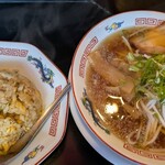 中華 一龍飯店 - 醤油ラーメンと小チャーハンのセット