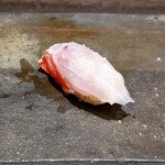 鮨裕 - さっと炙ったコク引き立つ金目さま♪