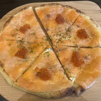 ウルフギャング・パック カフェ 愛知芸術文化センター店 - ウルフギャングスモークサーモンピザ