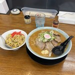 ラーメンさんぱち - 料理写真: