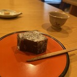 萬御菓子誂處 樫舎 - 名物のくず焼き