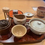 萬御菓子誂處 樫舎 - 煎茶と季節の生菓子のセットの全容