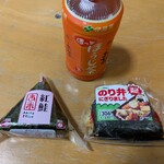 NewDays - 料理写真:おにぎりとお茶