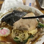 青島食堂 曙店 - 脂身もいい具合にあり、うまみさっぱり食べ応えある美味しいチャーシュー。