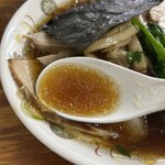 青島食堂 曙店 - 何回も飲んでしまうスープ。