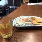 カフェ ダイニングアンドバー しぇりる - ホット・ウィスキー，チーズとクラッカー