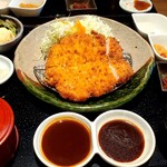 名古屋名物 みそかつ 矢場とん 名古屋城 金シャチ横丁店 - 