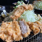 とんかつ富留川 - 純粋黒豚ロースカツ分かりづらいけど真ん中薄っすらピンク