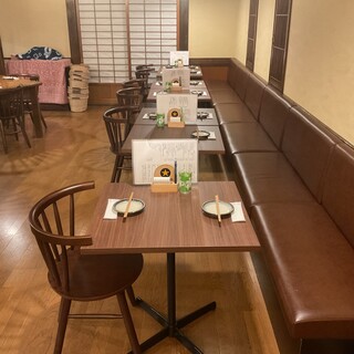 古民家改装の趣ある雰囲気◆ソファ席でゆったりとしたひとときを