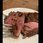 da Uma - 大変美味しい沖縄アグー❤️ふわりとローズマリーの香りがエキゾチックです　これ以上強いとキツくなるのです〜　そのタッチがとっても繊細です　byまみこまみこ