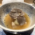 銀座 しのはら - 海老芋 近江蕪 白子とフォアグラの天ぷら 黒トリュフ餡掛け