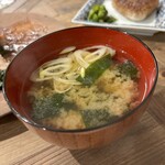 百瀬食堂 - 出汁の旨味たっぷりの優しいお味噌汁