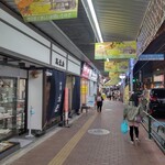 ジンギスカン羊はち - 世田谷通り沿いから