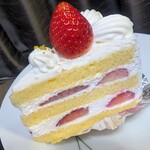 パティスリー アプラノス - いちごのショートケーキ