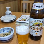 すし亭 - キリン一番搾り瓶ビール、つきだし