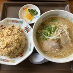 まんぷく黒瀬 - 料理写真:らーめんチャーハン1,050円