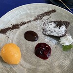 オッティモ・シーフード・ガーデン - ガトーショコラとオレンジシャーベット