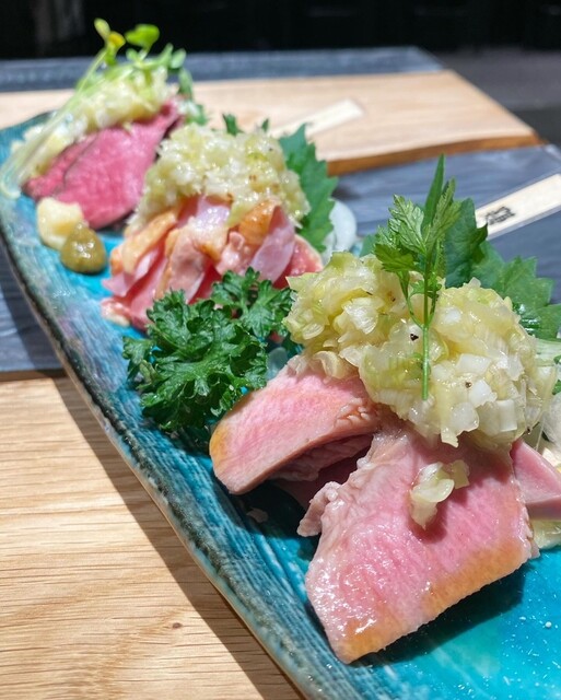 かざし様 shigi/肉刺しと餃子 TAMAGO NO MIGIUE （シギ）のご予約 - 資生館