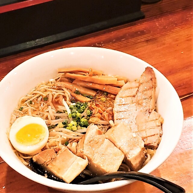 ひろや屋 大型特配]中だけひろびろ大容量 WZシリーズ(真ん中冷凍室) MR-WZ55K-W