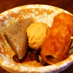 寅のすけ - チビ太のおでん（こんにゃく、つくね、ちくわ）