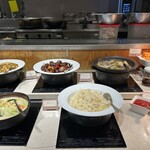 彩の国レストラン ららぽーと富士見 - 温惣菜コーナー。この辺は控えめにして、野菜中心の私