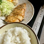 たかやす - チキンソテー定食@1,000円　鶏むね肉のソテーなんだけどパサつきは一切なし。誤解を恐れずに言うと、サラダチキンを焼いたみたいな感じかな。味付けはポークソテーと同じキリリと立った醤油味でバツグン！