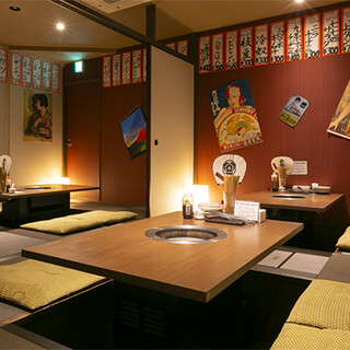 京都らしさ漂うレトロなお店。幅広いシーンに対応した1・2階席