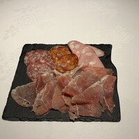 生ハム・サラミの盛り合わせ