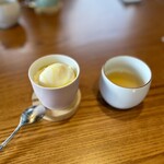 PAUSE - 〆のデザートとほうじ茶　オリーブオイルが効いていて、これ単品でもお土産で売れそうな一品