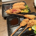 食やますぞう - 赤ウインナーの串カツがある。それだけでうれしい。