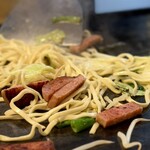 大正お好み屋 ままま - この段階でも食べたい ( ≖ᴗ≖​)ﾆﾔｯ
      こうゆう塩焼きそばが理想