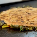 大正お好み屋 ままま - ٩( °ꇴ °)۶━╹̻╹̻｡  じっくりネギに火がとおっていきます