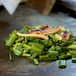 大正お好み屋 ままま - このイカが上品な甘みがあってうまかったーー
      「ねぎ焼き」LOVEやな