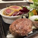 レストラン　イイジマ - ガーリックソースと玉ねぎおろしソースとデミソースあります