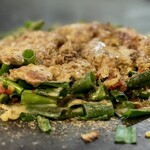 大正お好み屋 ままま - ネギと天カス、紅生姜、かつお節、つなぎと具材の
      バランスがステキです