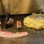 大正お好み屋 ままま - ※ 他の方の「豚イカ玉」と「えび玉」
      
      ( ☉д⊙)なぬ！めちゃいい豚肉とイカ、、、えびも