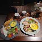 街の小さな喫茶店 amu - モーニング:chocotto（左）pakupaku（右）ウインナーコーヒー