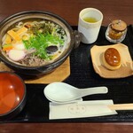 湖月堂 本店 - 温かいお茶も嬉しい。
