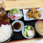 ♪ナス肉みそ炒めと刺身付定食¥900