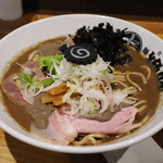 NIBOSHI MANIA - 誇張しすぎた濁り煮干シ 右から